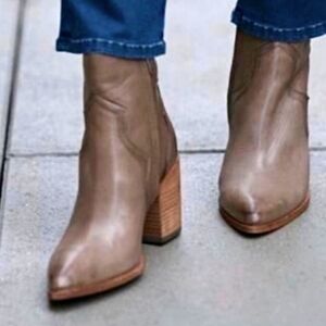 FRYE AND CO. Tan Gray Ankle Boots beige taupe zipper 3” block heel bootie
